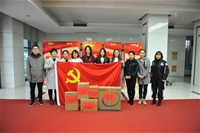 黨員志愿者進社區(qū)為民服務(wù)獻愛心